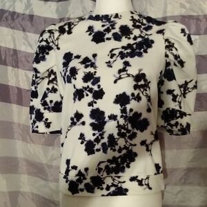 NWT Express Medium Lightweight White/Black Floral 3/4 Puff Sleeve Sweatshirt